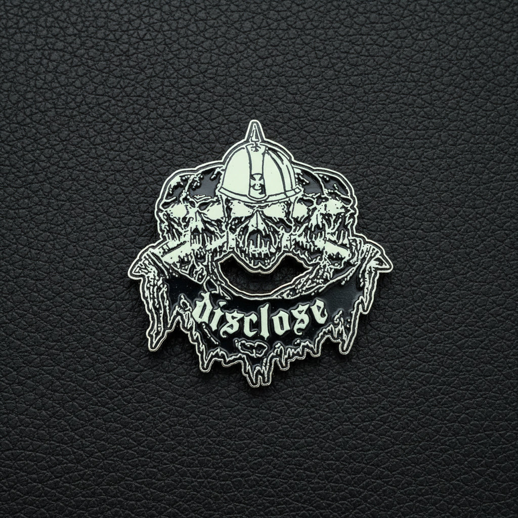 Disclose - Skulls metal pin